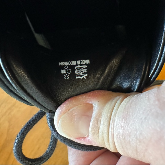 Beautiful Black ECCO perfect brand sneakers size 41 - Picture 2 of 8